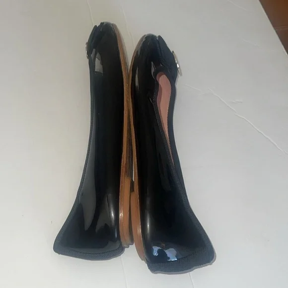 Kate Spade New York Black Patent Leather Fontana Too with Golden Logo Flats sz 6 - Picture 9 of 10